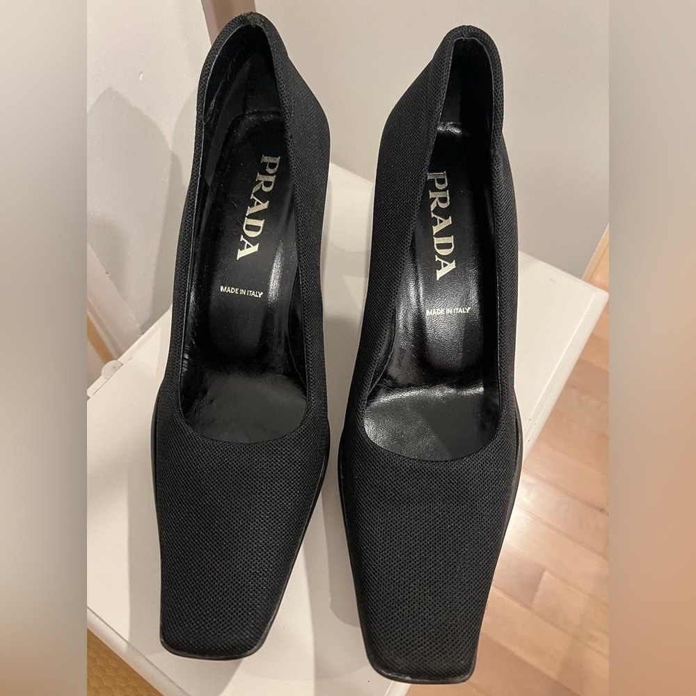 Beautiful Prada shoes - Picture 1 of 4